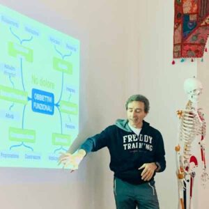 Certified Yoga Therapist Fabrizio Boldrini teaching anatomy